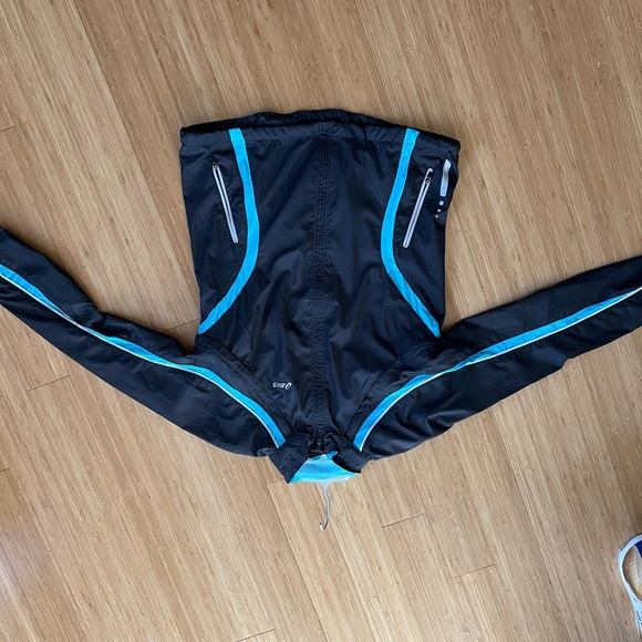 L ASICS running jacket - Picture 6 of 11
